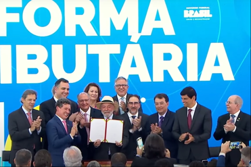 Lei que regulamenta a Reforma Tributária é sancionada com avanços para o setor de transporte conquistados pela CNT