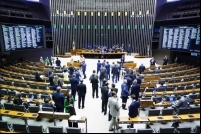 Câmara aprova PEC da reforma tributária com benefícios para o transporte