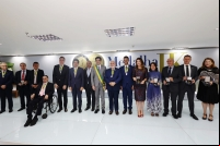 Em cerimônia na CNT, ministro Bruno Dantas, presidente do TCU, recebe honraria máxima da Medalha JK