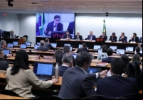 Reforma tributária: grupo inclui carros elétricos no imposto seletivo